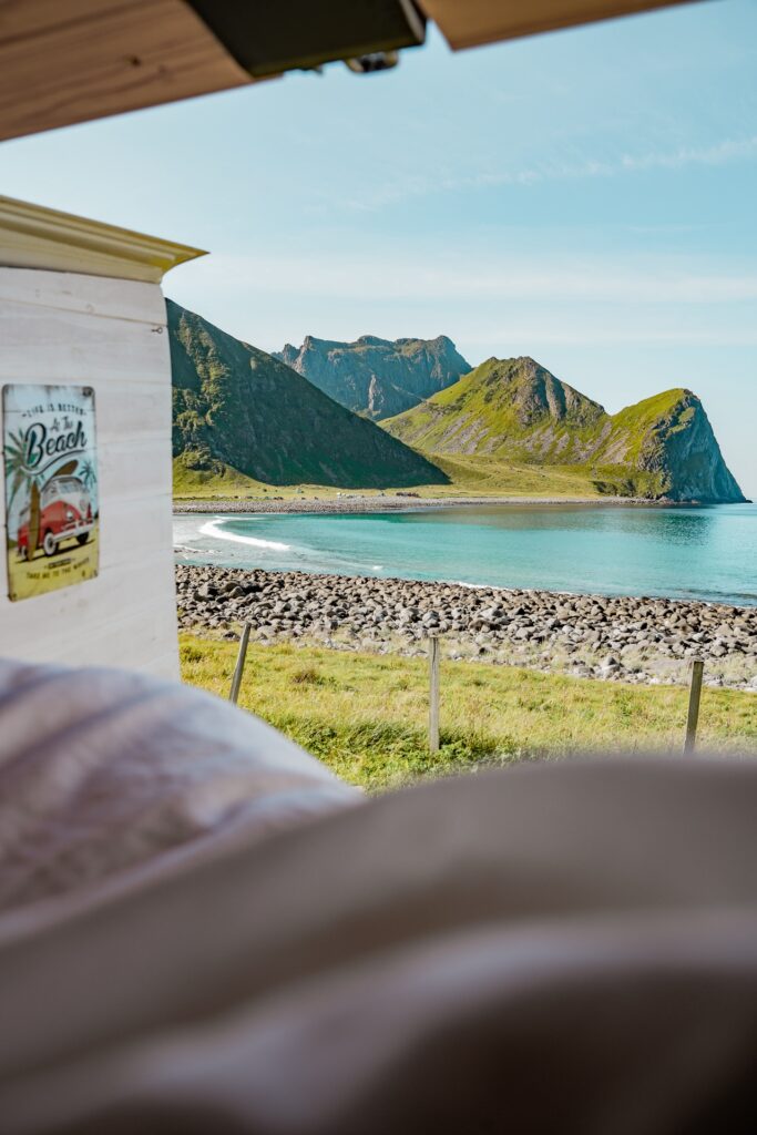 Vue depuis un van à Unstad