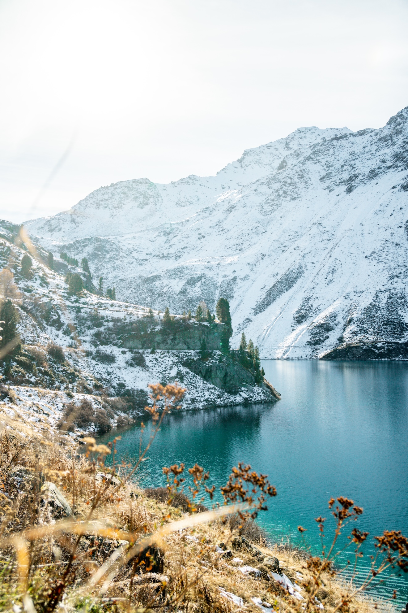 Barrage de Cleuson dans le Valais en Suisse, randonnée d’altitude avec lac turquoise