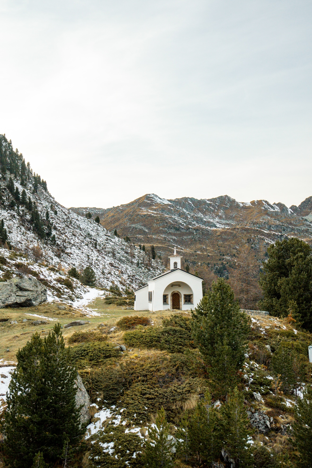 Barrage de Cleuson dans le Valais en Suisse, randonnée d’altitude avec lac turquoise