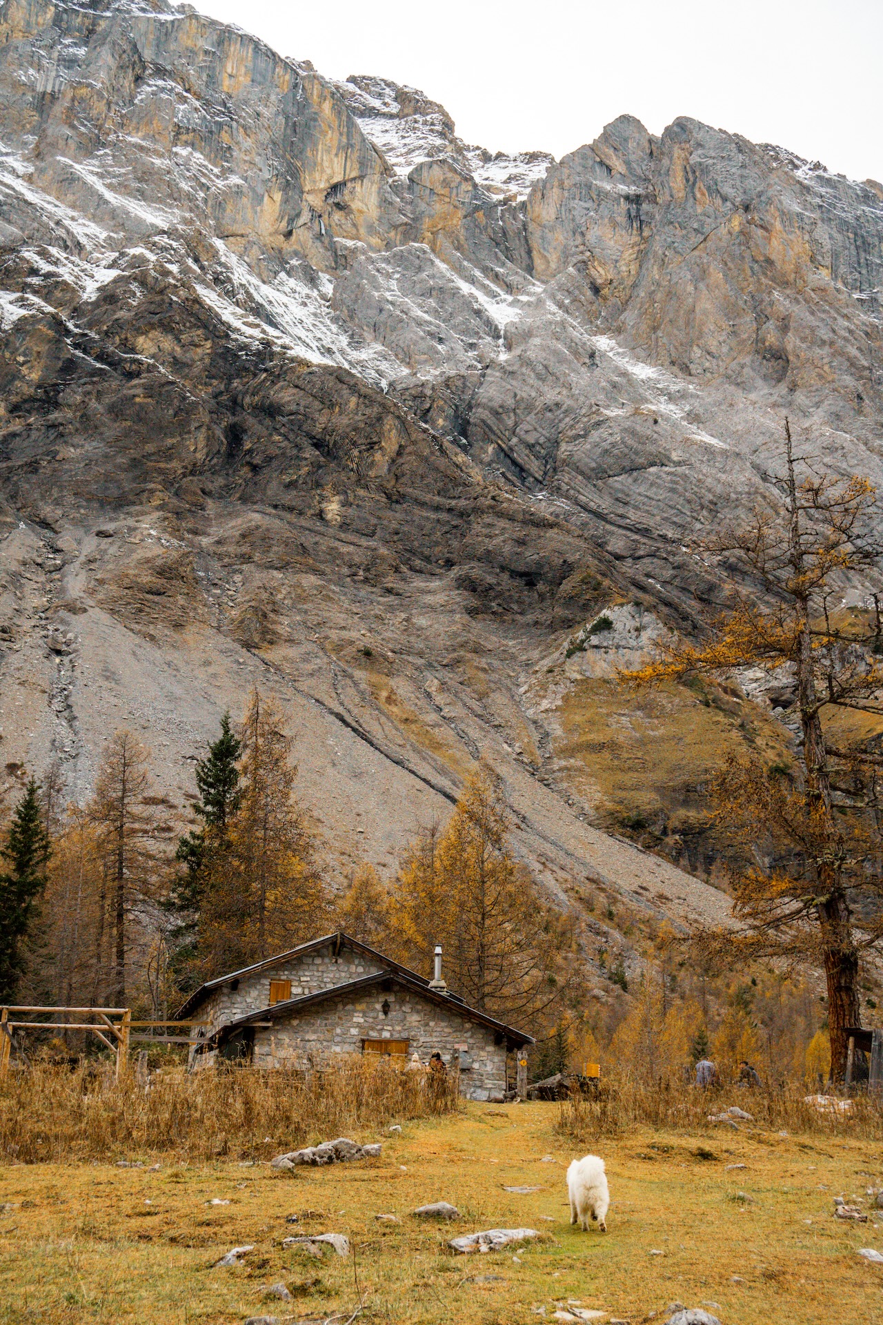 Barrage de Tseuzier dans le Valais, randonnée facile autour du lac