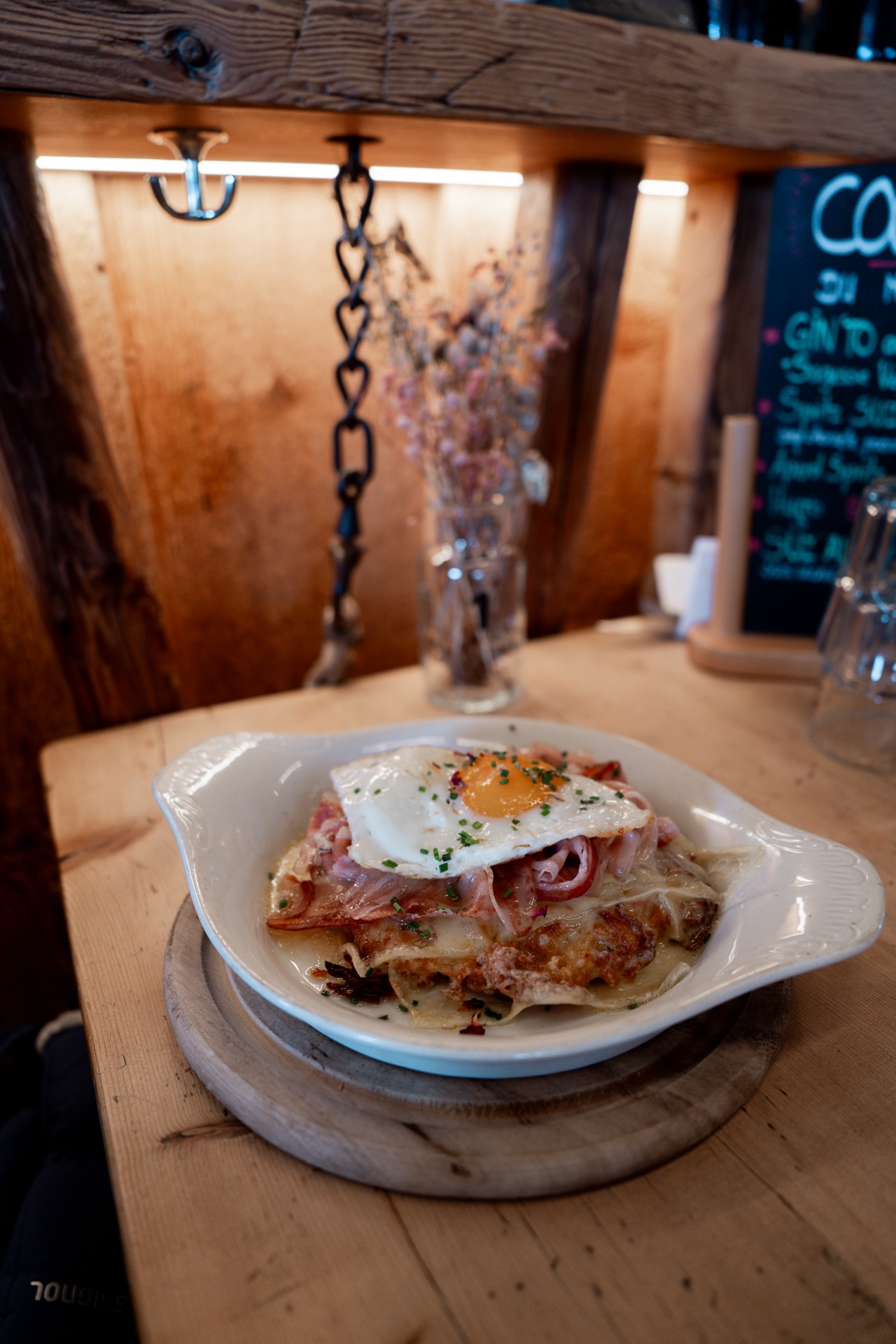 Röstis suisses servis au Gîte Alpage La Chaux à Morgins