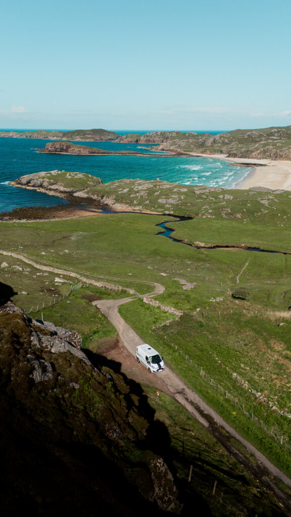 Vue panoramique sur les Highlands en Écosse au printemps