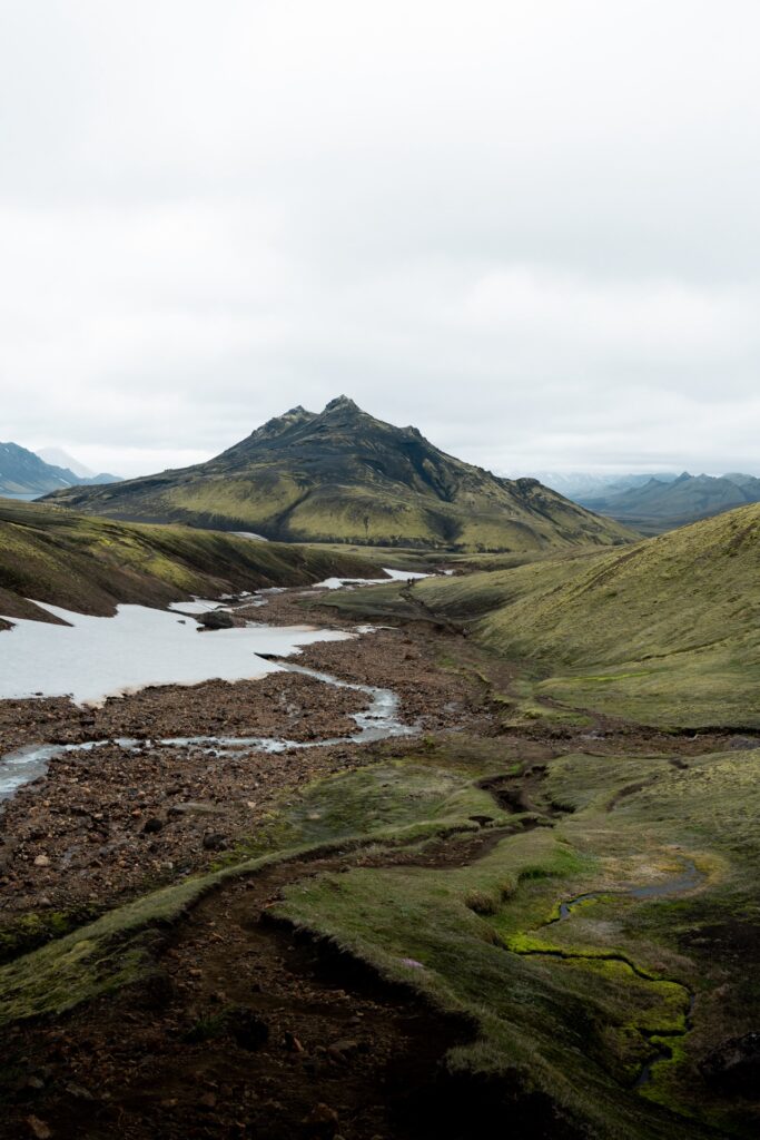 Paysages enneigés dans les Hautes Terres islandaises