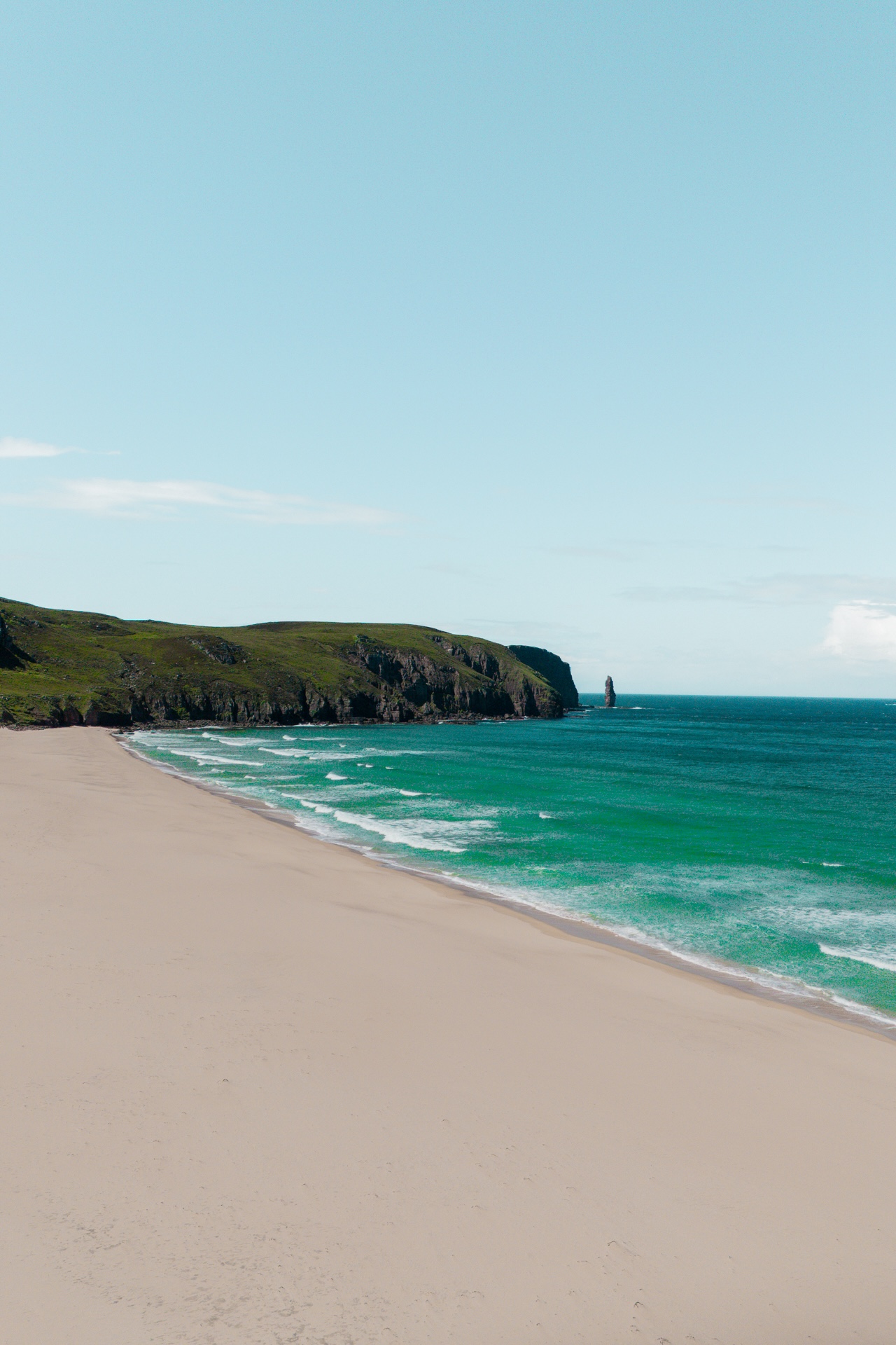 Vue sur la plage de Sandwood Bay dans les Highlands du Nord